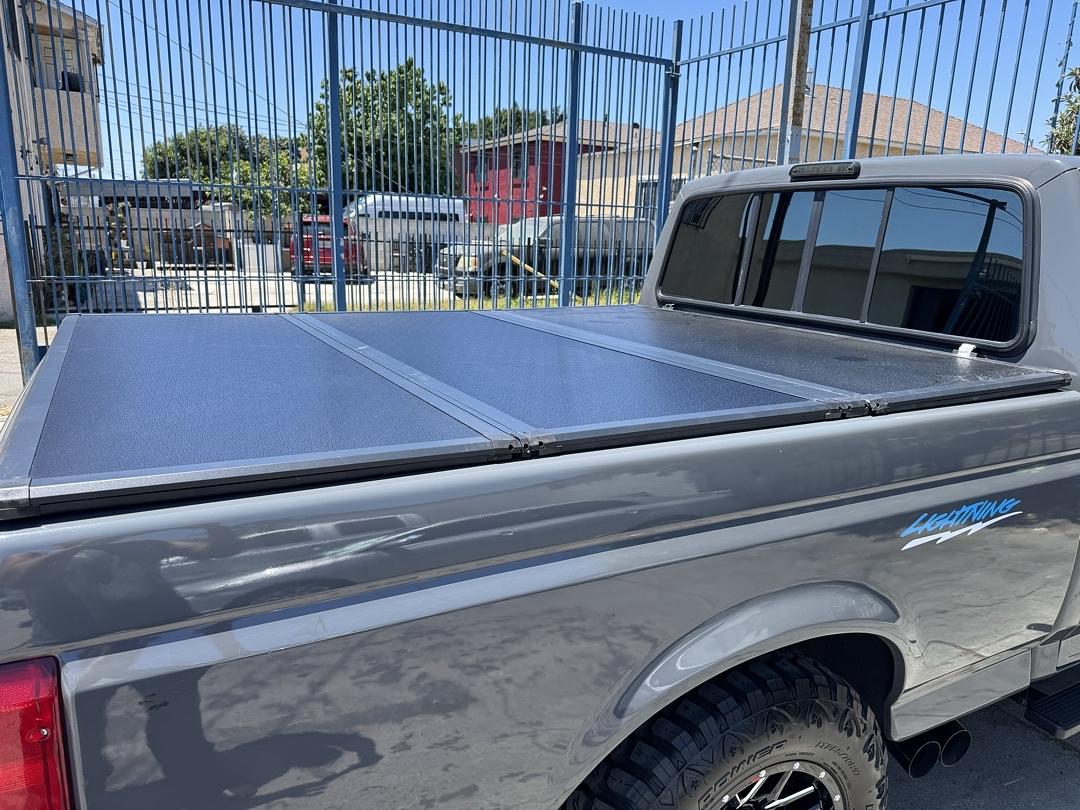 Truck Bed Top Hard Solid Tri-Fold Tonneau Cover Compatible with 99-16 F250-450 SD 6.5Ft 6.8Ft Fleetside Bed