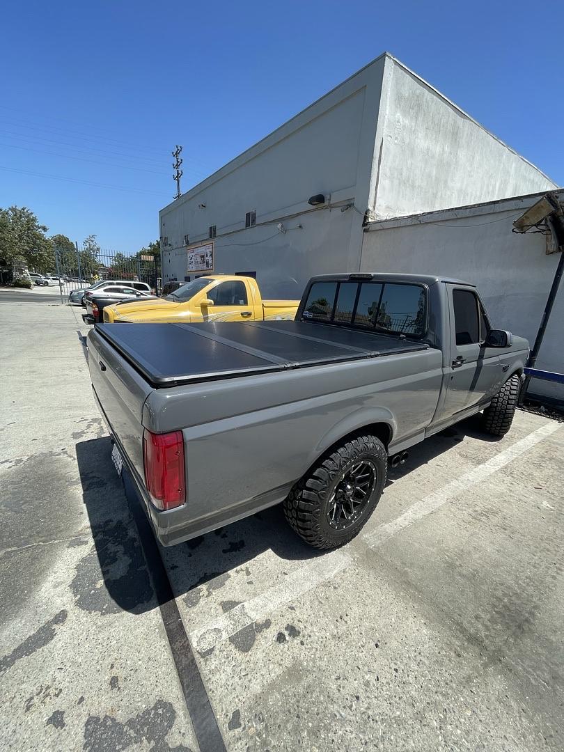 Truck Bed Top Hard Solid Tri-Fold Tonneau Cover Compatible with 04-14 Ford F150 6.5Ft Fleetside Bed
