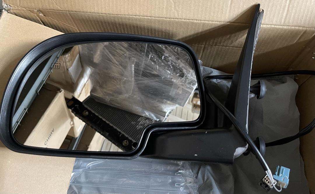 03-06 Chevy Pick up Electric Mirror L side