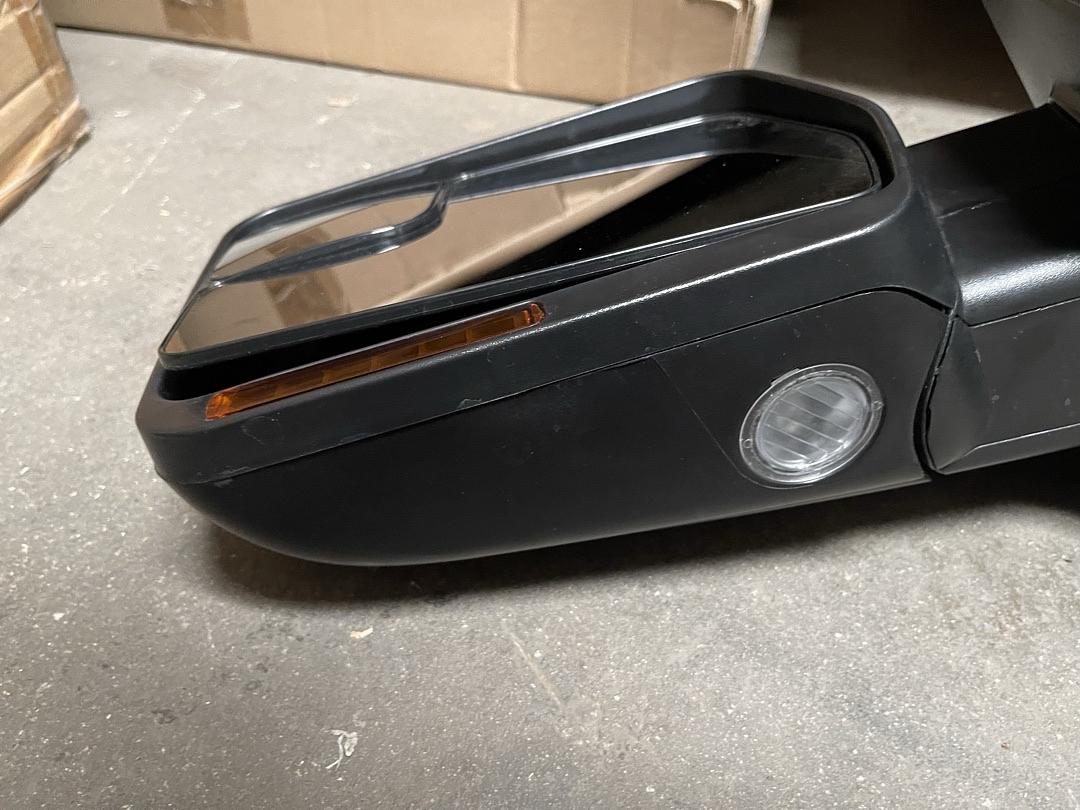 04-14 Ford F150 Left mirror Electric puddle light defrost