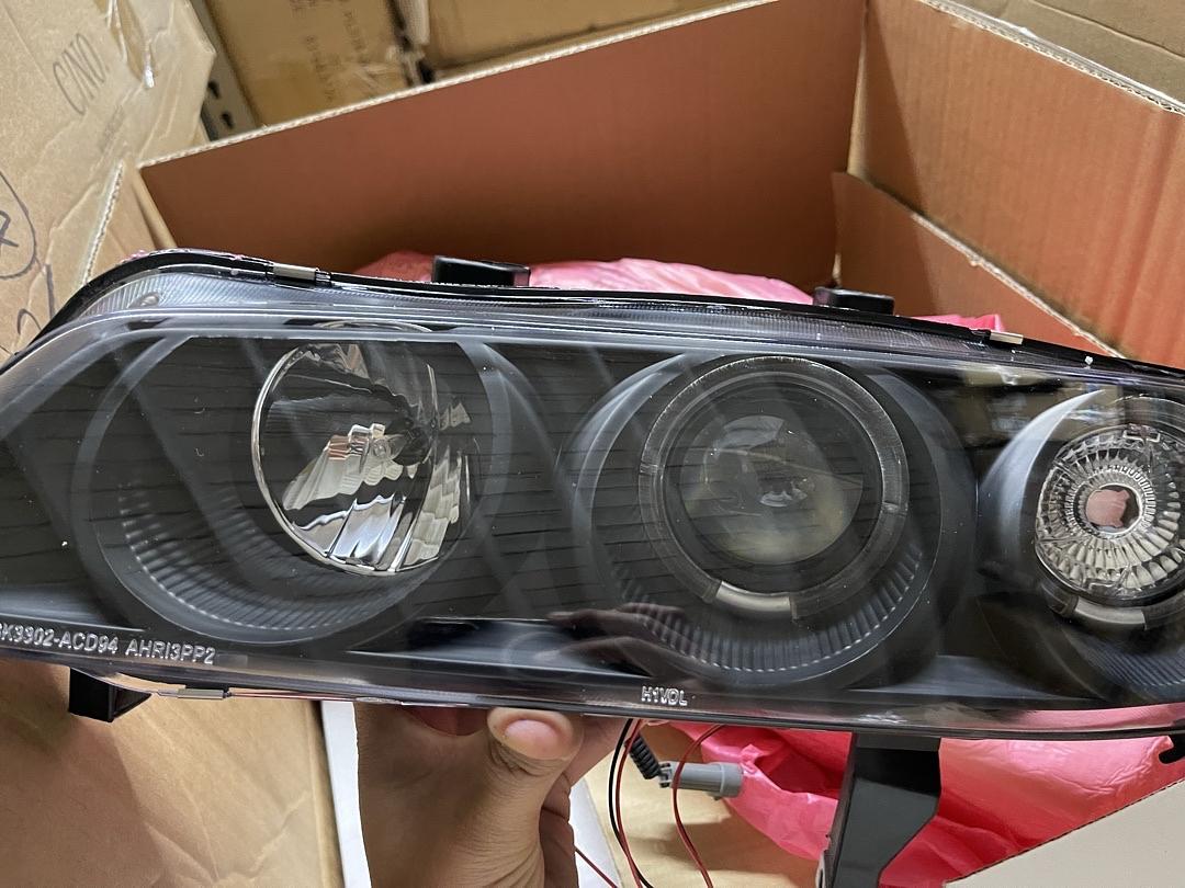 94-97 Honda Accord Glossy Black LED Halo Projector Headlights Head Lamps
