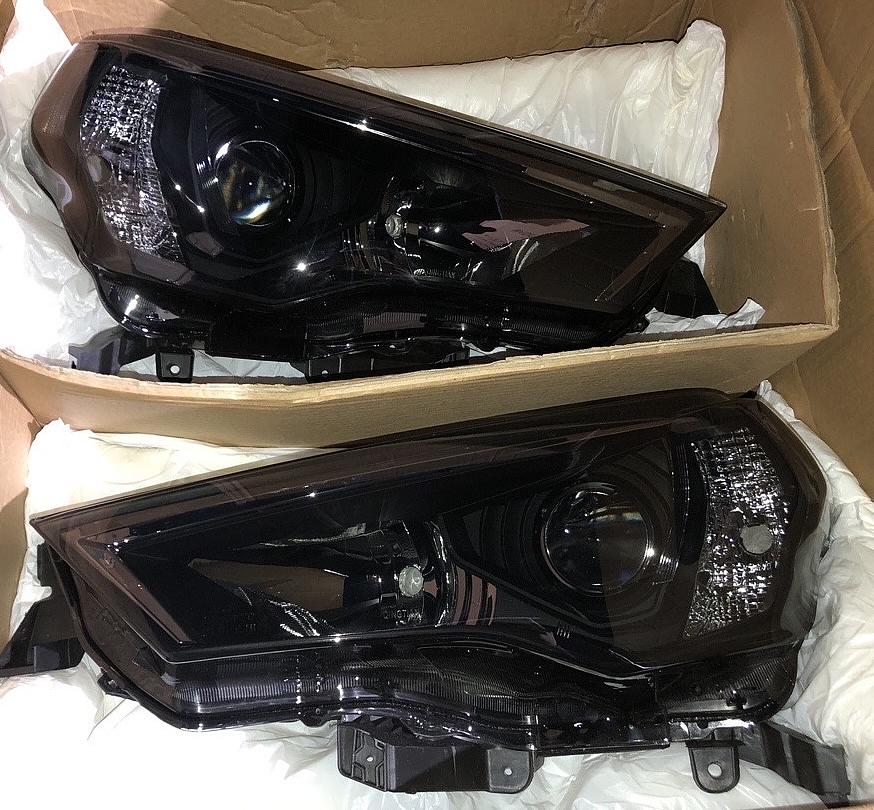 R HL-OH-T4RUN14-SM-CL1 14-20 Toyota 4Runner chrome housing housing with smoked headlights