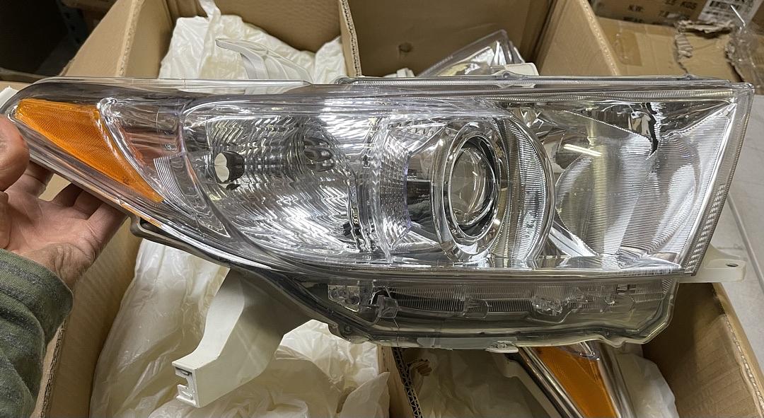 OB HL-OH-THI11-CH-AM For 2011 to 2013 Toyota Highlander OE Style Projector Headlight Chrome Housing Amber Corner Headlamps 12 Left + Right