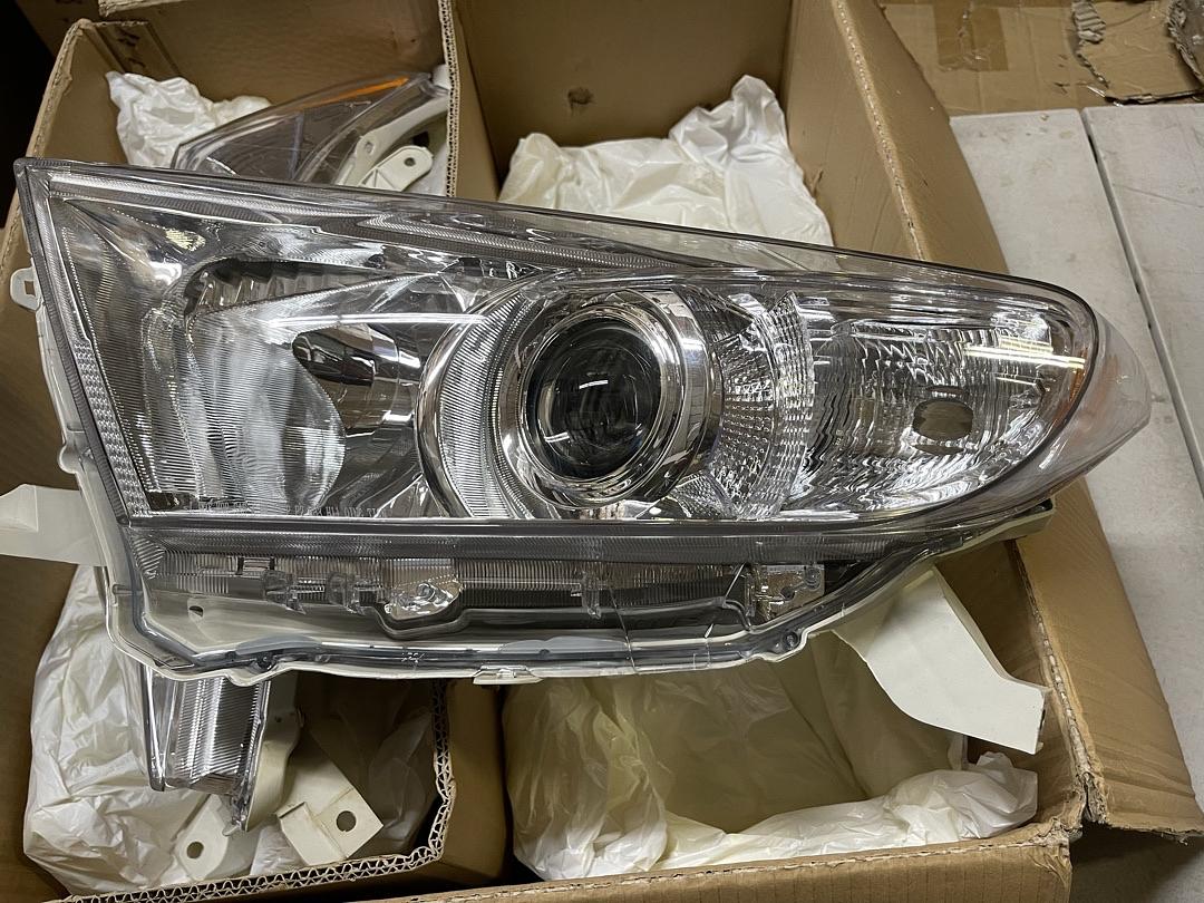 OB HL-OH-THI11-CH-AM For 2011 to 2013 Toyota Highlander OE Style Projector Headlight Chrome Housing Amber Corner Headlamps 12 Left + Right