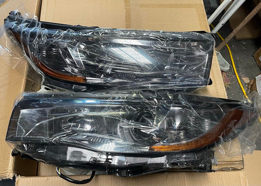 . Toyota Highlander Smoked Amber Reflectors Projector Headlights for 2014 to 2016