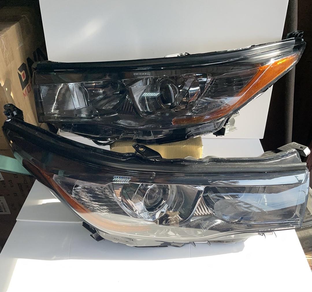 . Toyota Highlander Smoked Amber Reflectors Projector Headlights for 2014 to 2016