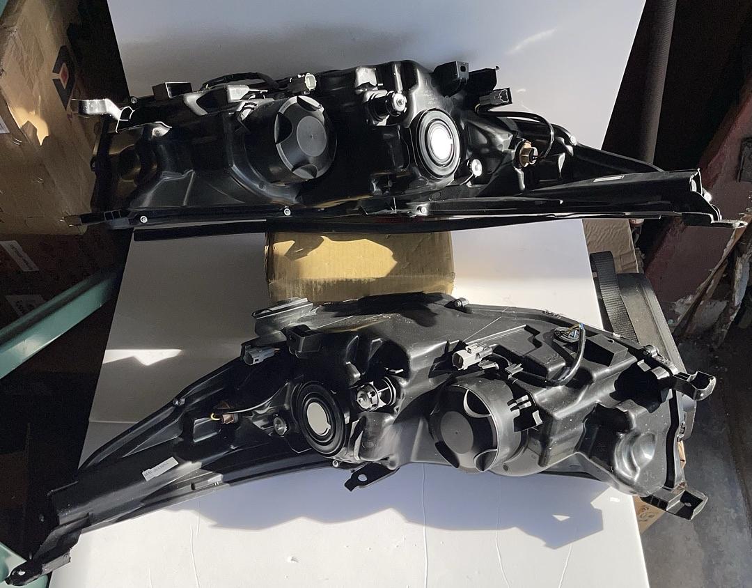 . Toyota Highlander Smoked Amber Reflectors Projector Headlights for 2014 to 2016