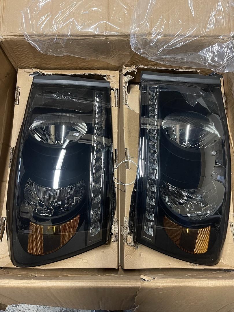 06-08 Dodge Ram 1500 06-09 Dodge Ram 2500 3500 Pair LED DRL Front Bumper Headlight Lamp Set Replacement