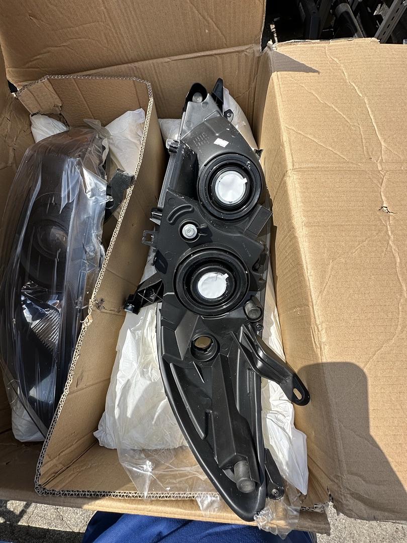 11-20 Toyota Sienna headlights black amber