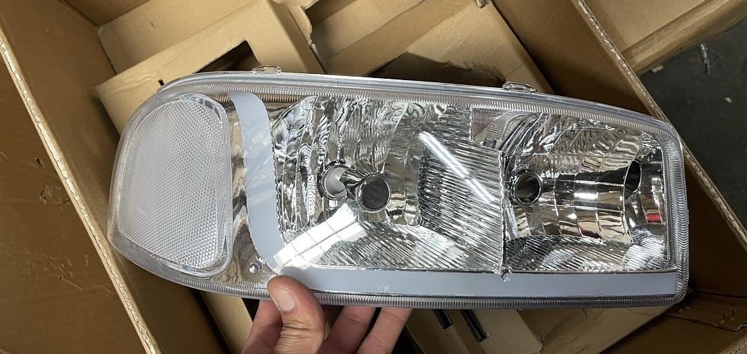 99-06 sierra Right HL LED ChCL1