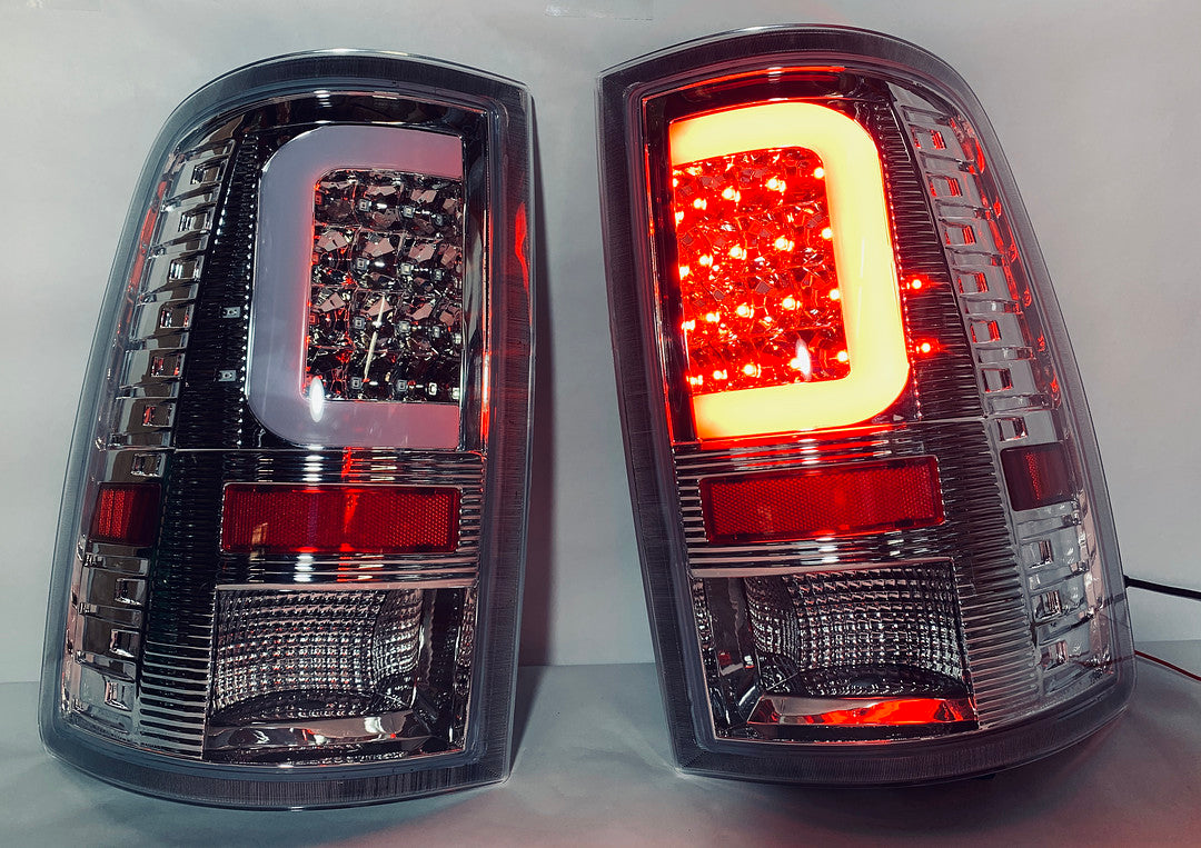 09-17 DODGE RAM 1500 10-17 DODGE RAM 2500 3500 chrome housing with smoked LED C-Style tail light
