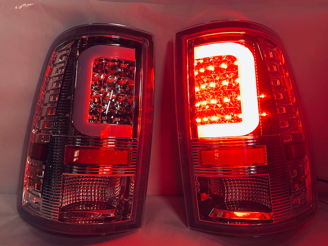 09-17 DODGE RAM 1500 10-17 DODGE RAM 2500 3500 chrome housing with smoked LED C-Style tail light