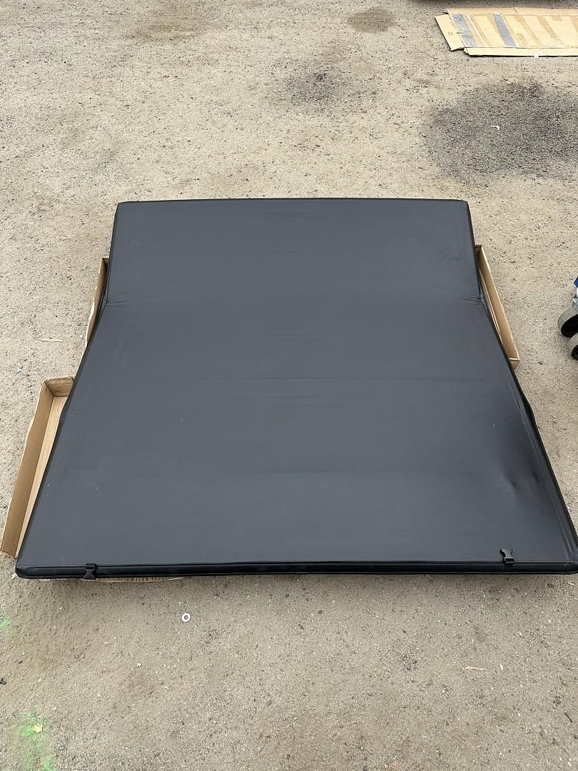00-18 chevy silverado / gmc sierra 5.8ft steel craft Tonneau Cover trifold soft cover