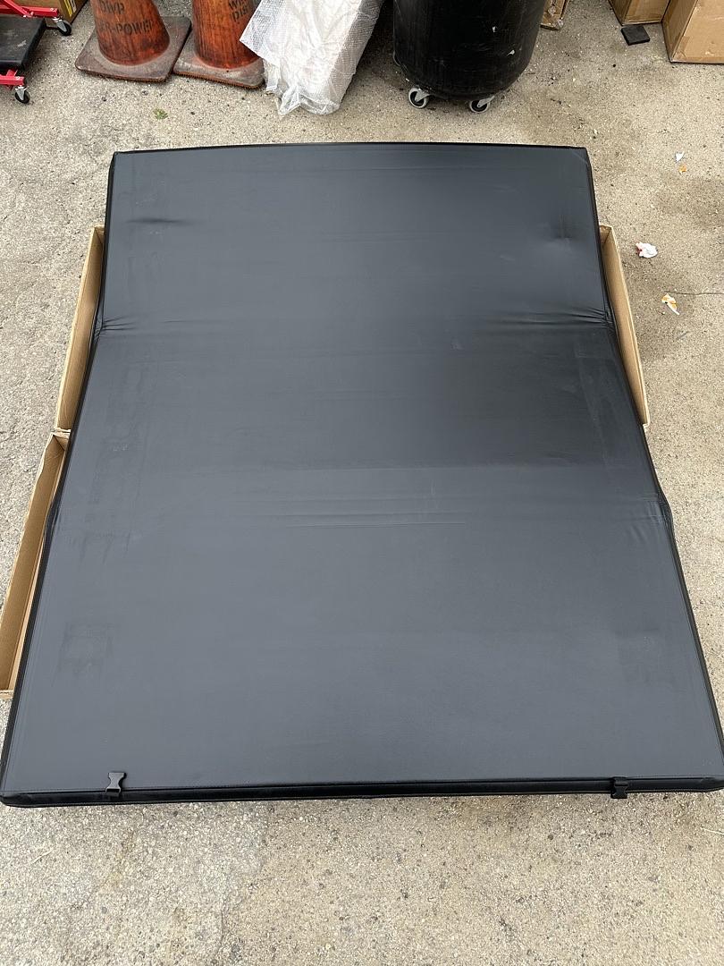 05-20 toyota tacoma 5ft trifold soft Steelcraft Tonneau Cover