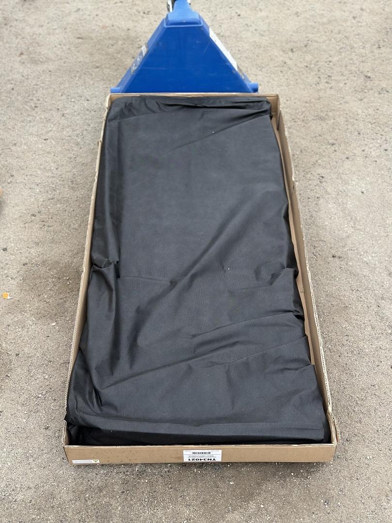 05-20 toyota tacoma 5ft trifold soft Steelcraft Tonneau Cover