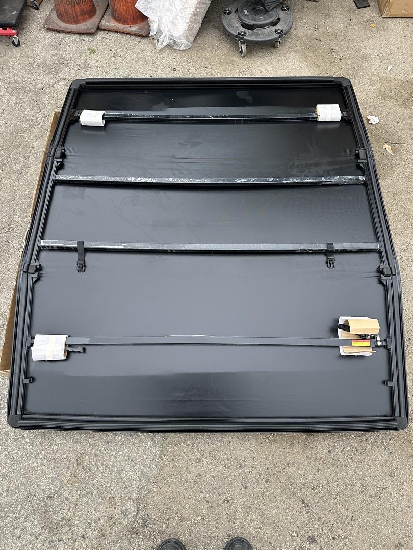 05-20 toyota tacoma 6ft Tonneau Cover Tri-Fold Black With Cargo Channel System Tonneau Cover Steelcraft