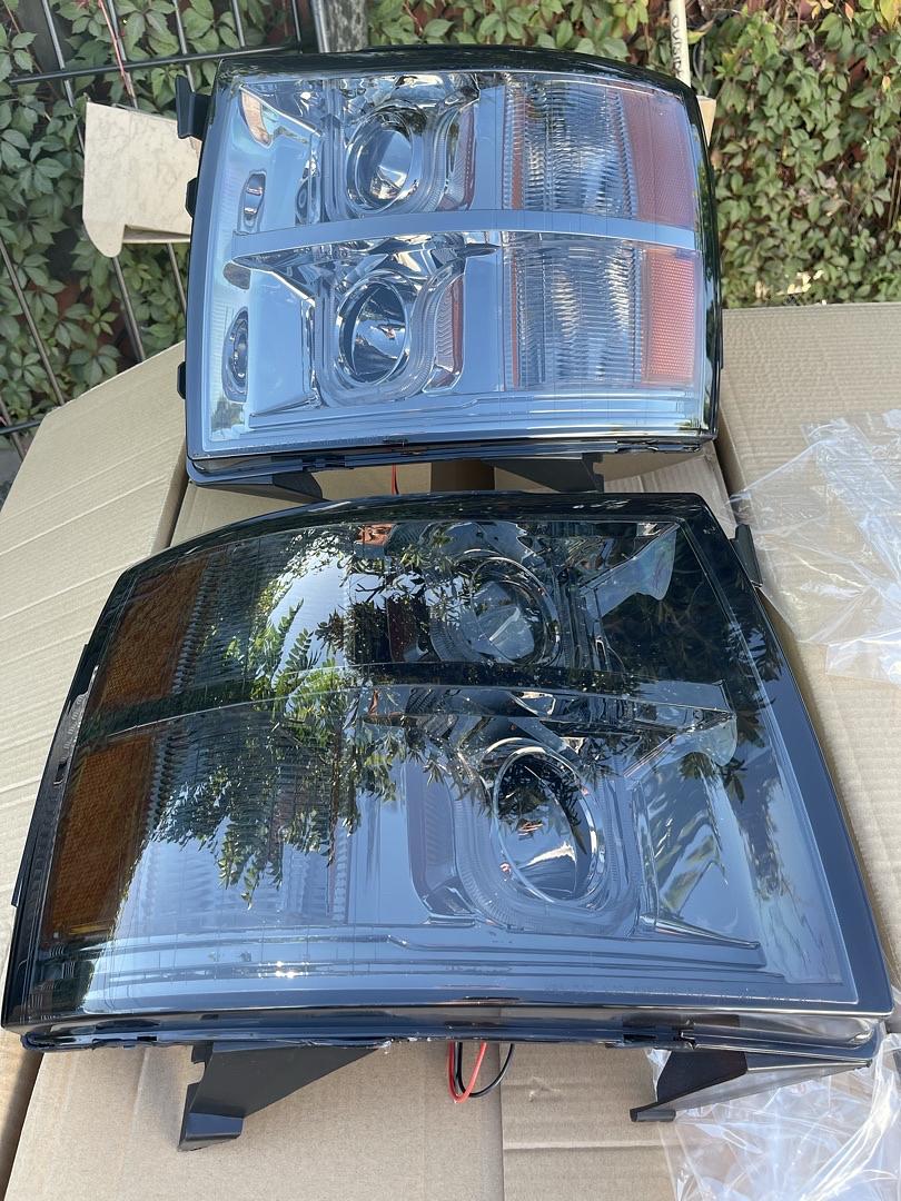 Chevy Silverado Smoked Projector LED Headlights for 2007 to 2013