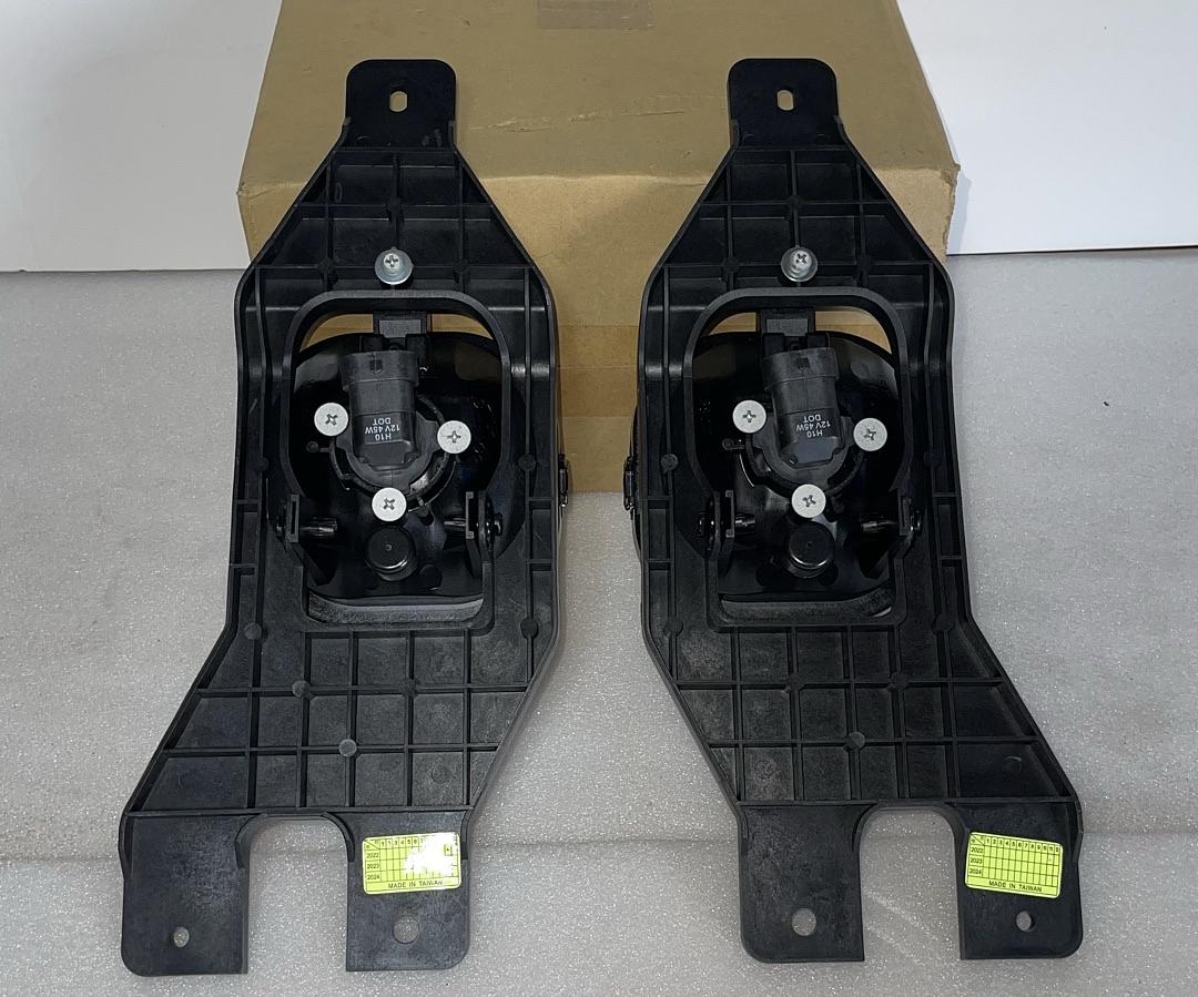 . 99-04 Ford F-250 / F-450. 01-04 Excursion Fog Lights