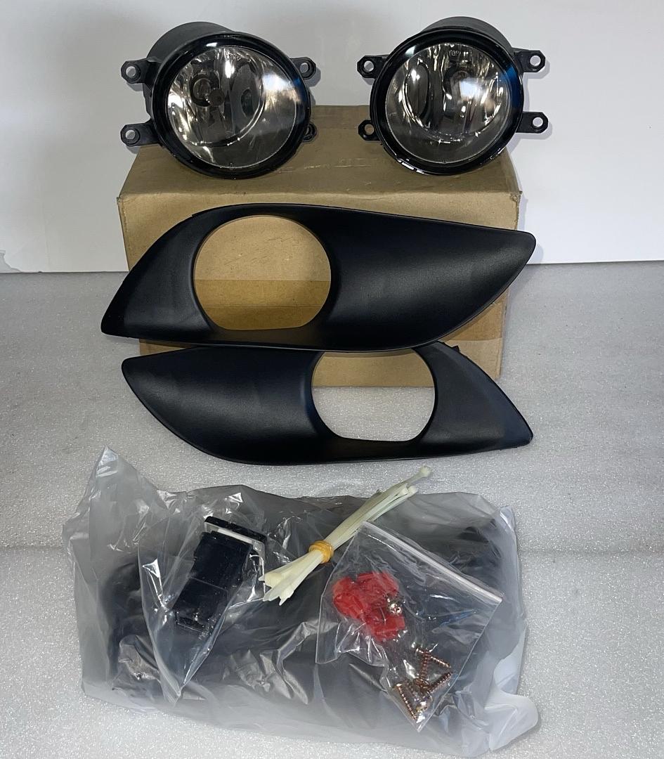 . Toyota Yaris Hatchback Smoked Fog Lights for 2009 to 2011