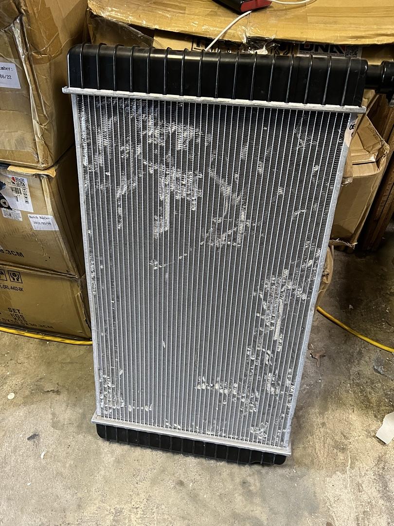 88-93 Chevy GMC C1500 C2500 C3500 K1500 K2500 K3500 92-94 C3500HD 92-95 Chevy GMC C1500 C2500 K1500 K2500 Suburban aluminum Radiator