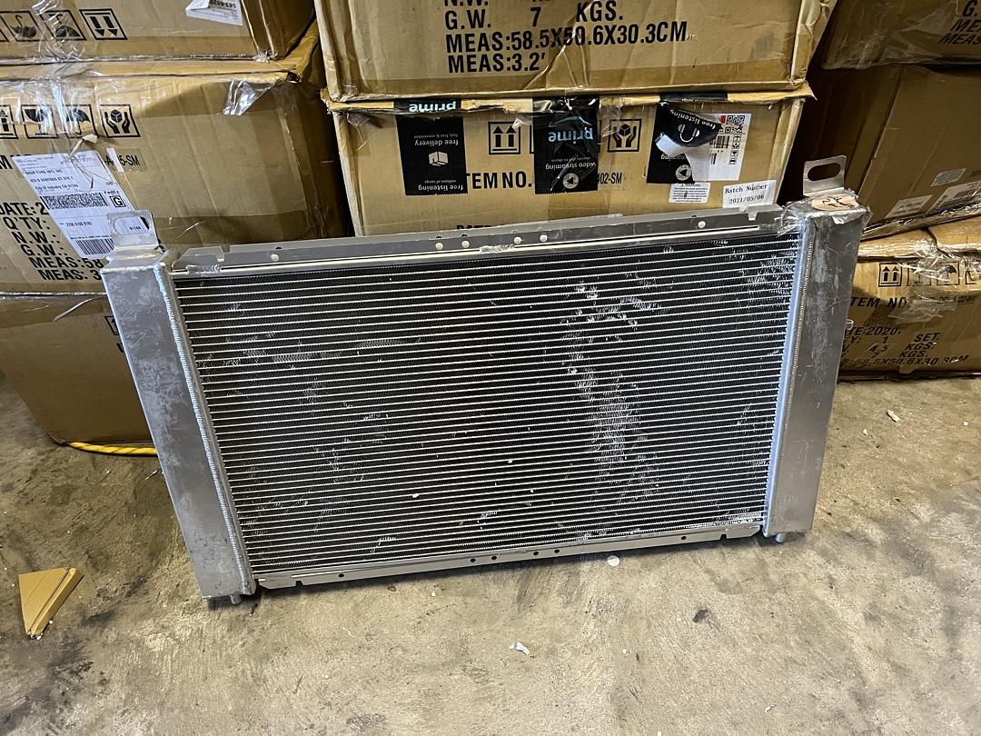 00-07 GMC Yukon 00-06 GMC Yukon XL 1500 99-06 GMC Sierra 1500 silverado 99-00 GMC Sierra 2500 02-05 Cadillac Escalade 2-Row Full Aluminum Radiator (Copy)