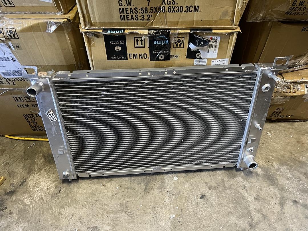 00-07 GMC Yukon 00-06 GMC Yukon XL 1500 99-06 GMC Sierra 1500 silverado 99-00 GMC Sierra 2500 02-05 Cadillac Escalade 2-Row Full Aluminum Radiator (Copy)