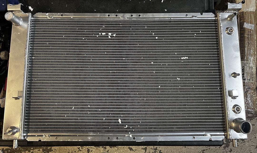 00-07 GMC Yukon 00-06 GMC Yukon XL 1500 99-06 GMC Sierra 1500 silverado 99-00 GMC Sierra 2500 02-05 Cadillac Escalade 2-Row Full Aluminum Radiator (Copy)