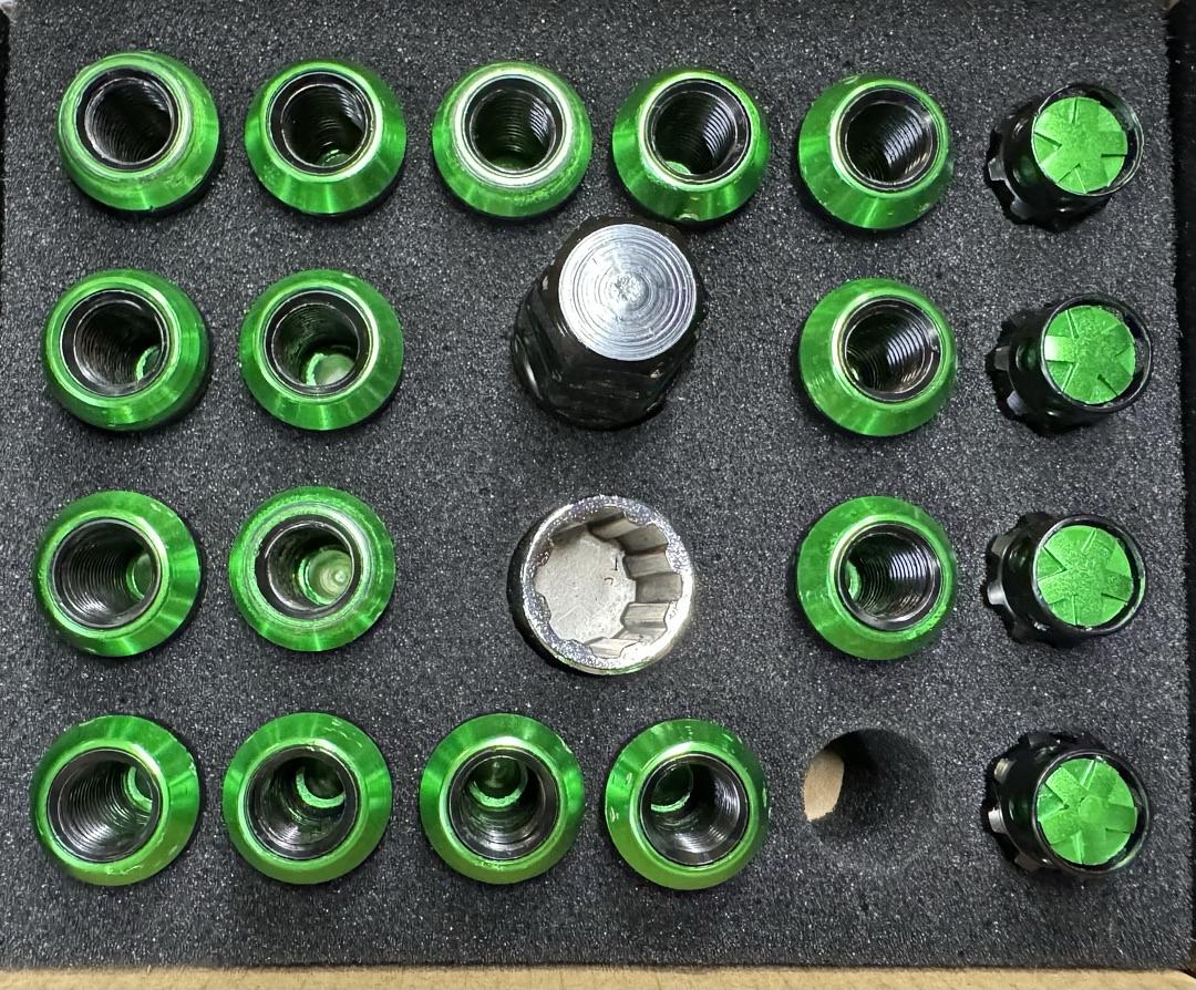 16Pcs M12 x 1.5 Closed End Wheel Lug Nuts + 4Pcs Lock Nuts + Key + Extension Adapter, 22mm OD/45mm Height, Green Accents/Black Body