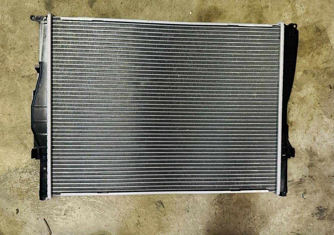OB OEM-RA-2882 OE Style Bolt-On Aluminum Core Radiator Replacement Compatible with 08-13 BMW 128i / 06-10 130i AT MT, 23-5/8" W X 18-1/16" H X 1-1/4" D, 1-1/2" Inlet, 1-1/2" Outlet