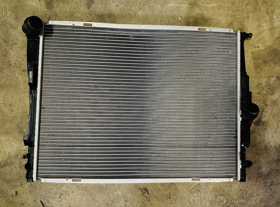 OB OEM-RA-2882 OE Style Bolt-On Aluminum Core Radiator Replacement Compatible with 08-13 BMW 128i / 06-10 130i AT MT, 23-5/8" W X 18-1/16" H X 1-1/4" D, 1-1/2" Inlet, 1-1/2" Outlet