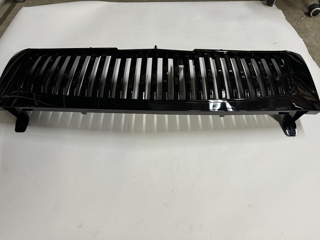 02-06 Cadilac Escalade Vertical Black
