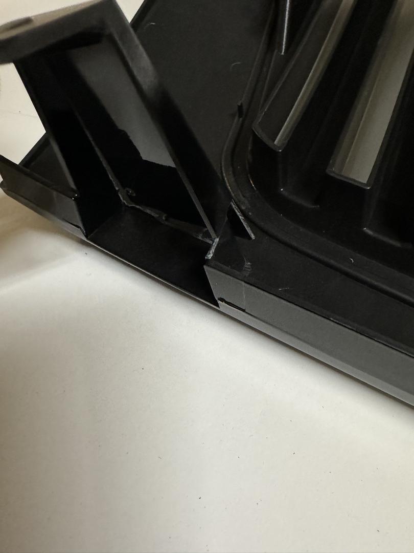 02-06 Cadilac Escalade Vertical Black