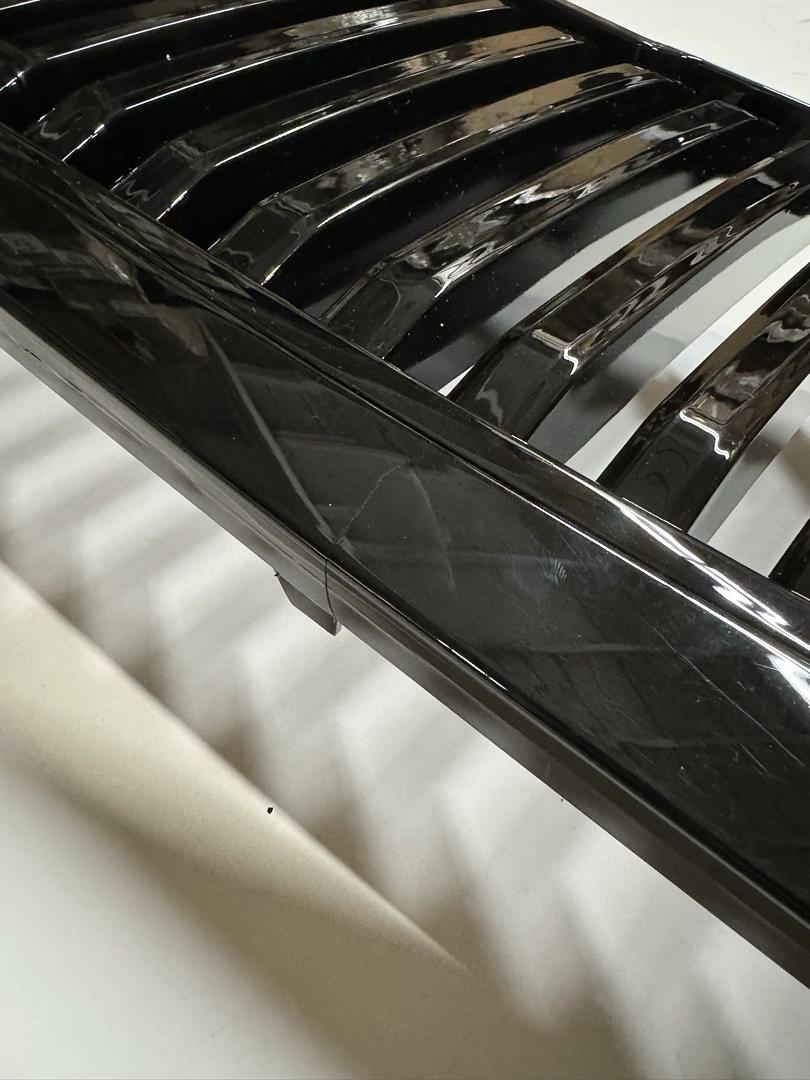 02-06 Cadilac Escalade Vertical Black