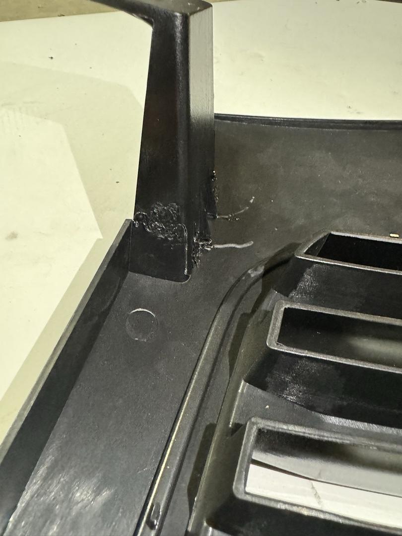 02-06 Cadilac Escalade Vertical Black