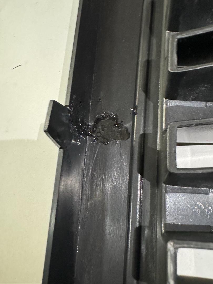 02-06 Cadilac Escalade Vertical Black