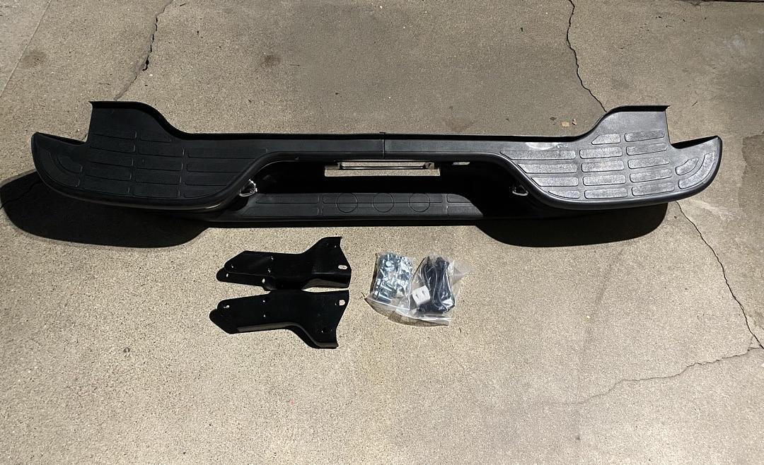 00-06 Chevy Suburban 1500 2500 Tahoe / yukon / Yukon XL 1500 chrome rear bumper complete with brackets and hardware