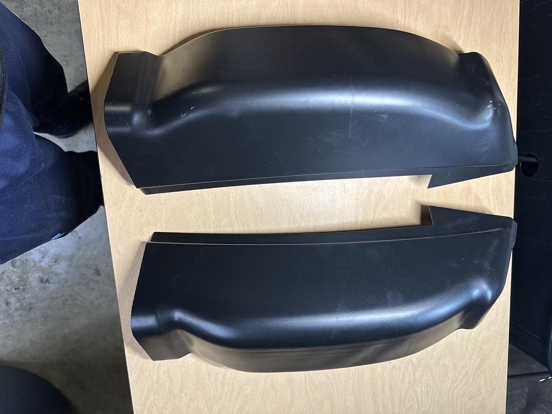 ZTL-Y-0116 01-07 Chevy silverado/GMC Sierra 1500/2500HD/3500HD Crew Cab Corners set left and right