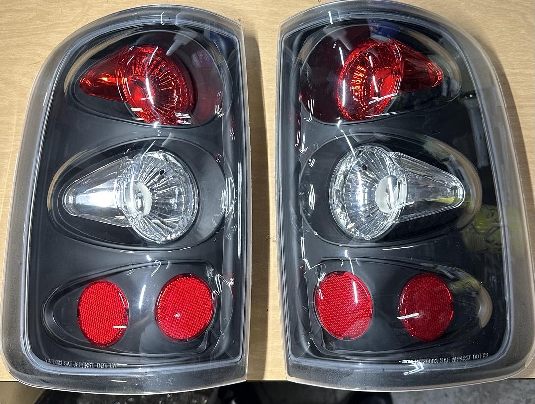 25-840 XP Ford F-150 04-08 black housing clear tail lights