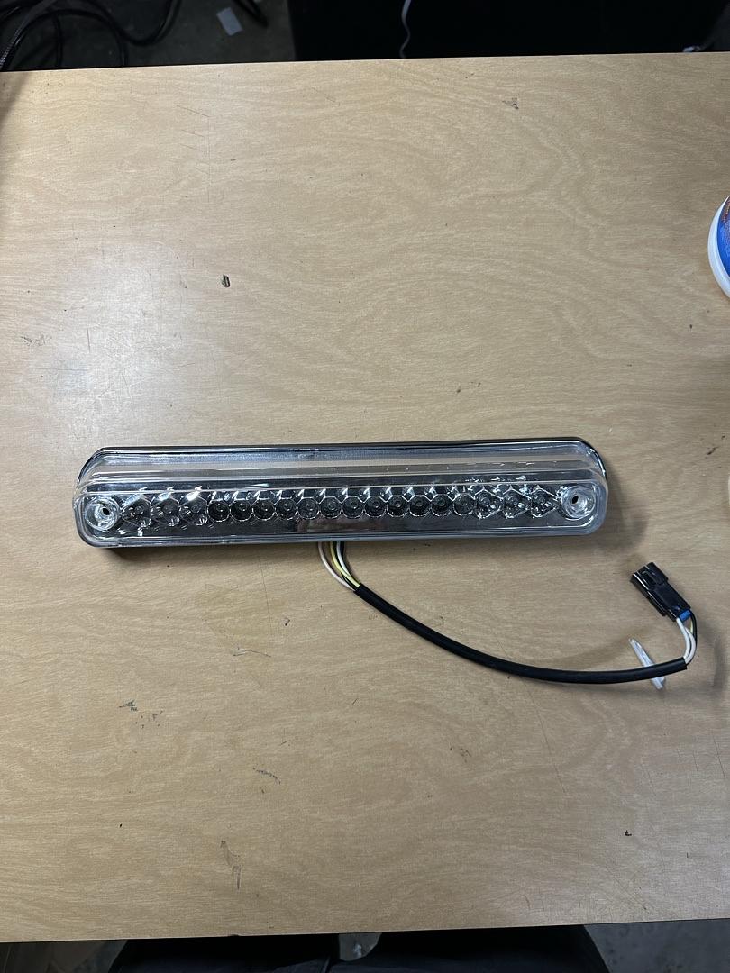 09-372 (Chrome) Chevy/GMC 94-98 GM C/k truck 1500 (Extended Cab) 94-00 gm c/k truck 2500/3500 Extended cab only Brake lights