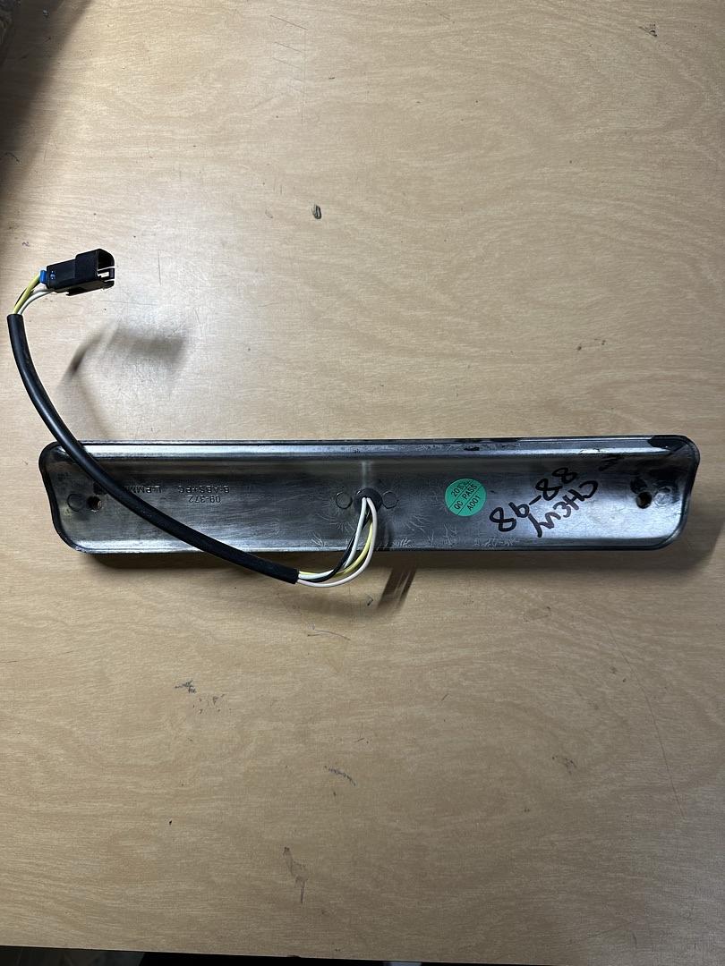 09-372 (Chrome) Chevy/GMC 94-98 GM C/k truck 1500 (Extended Cab) 94-00 gm c/k truck 2500/3500 Extended cab only Brake lights