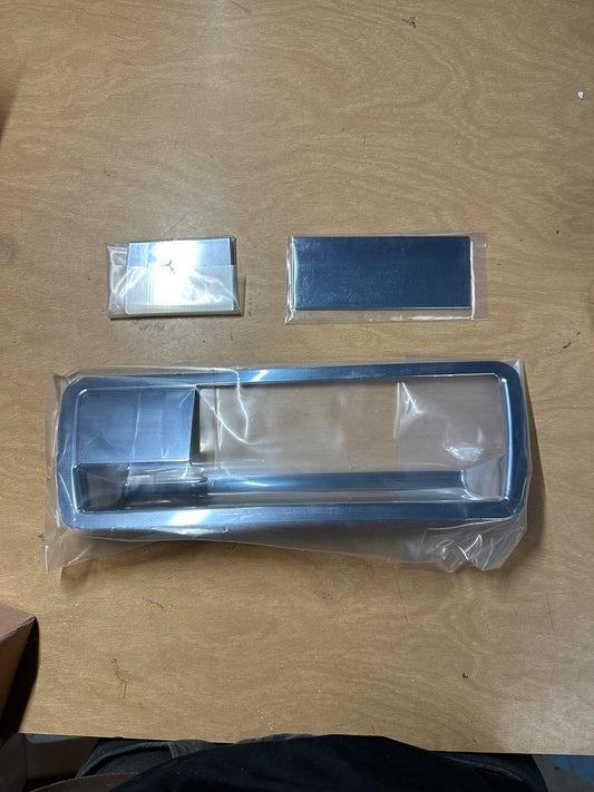 47-137 2003-2015 Nissan Armada Chrome trim on the trunk handle One handle missing (WITHOUT KEYHOLE)