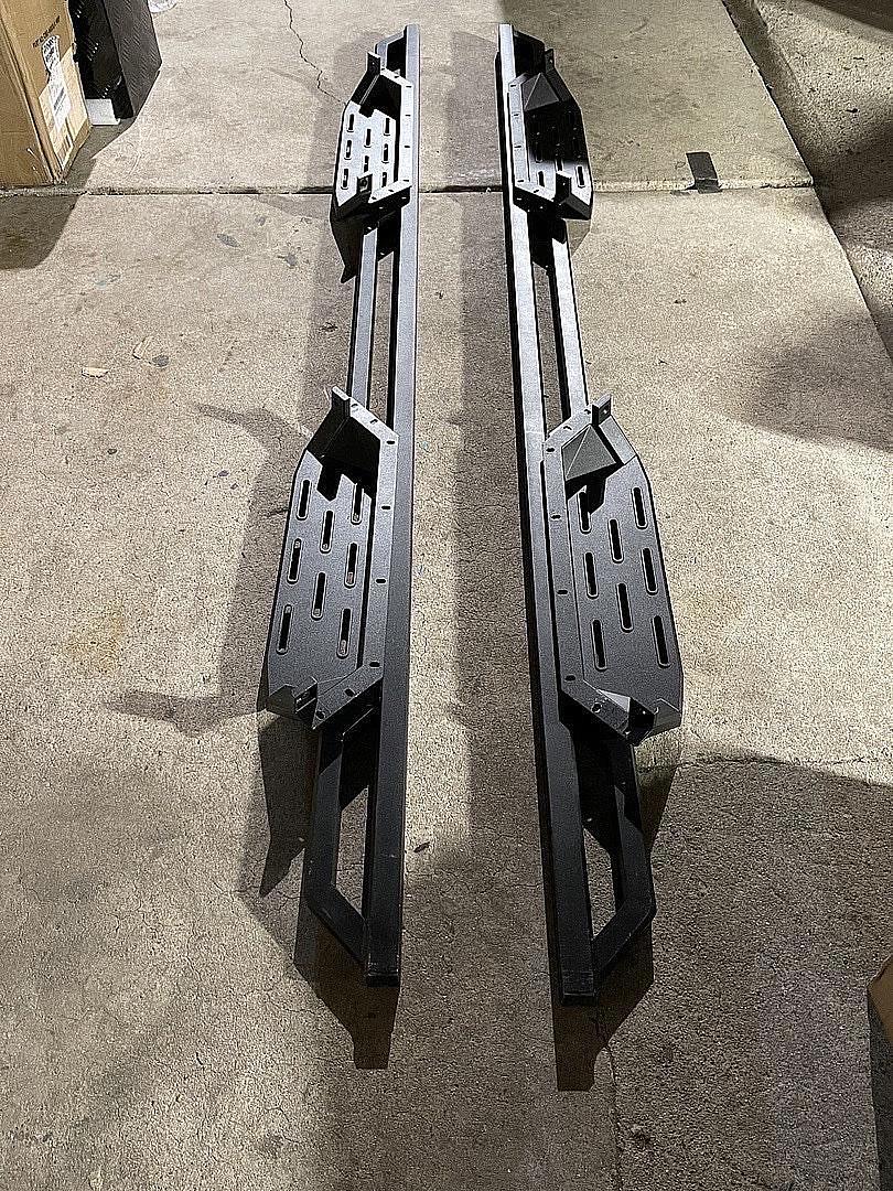20-22 Jeep Gladiator black offroad iarmour stepper running boards crew cab