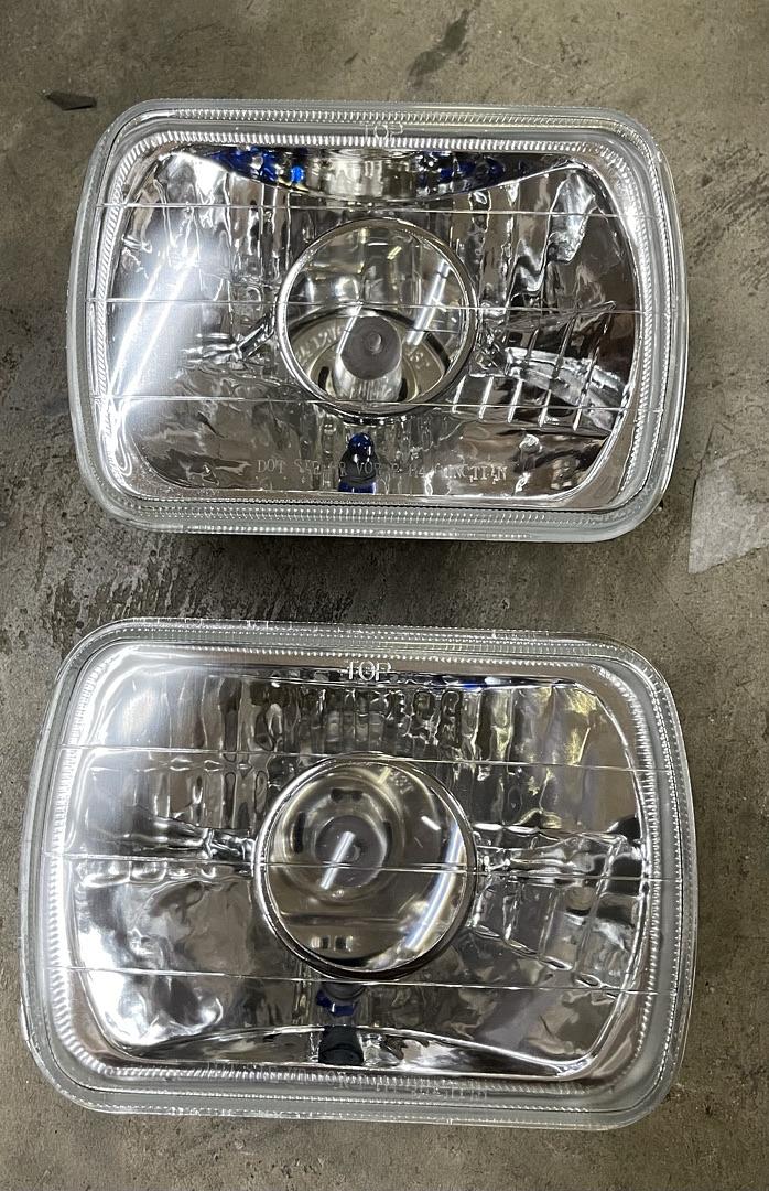 Auto Dynasty Set of 2Pcs 7X6 Inch Glass Lens Bult-In LED Chrome Housing Projector Headlight Lamps