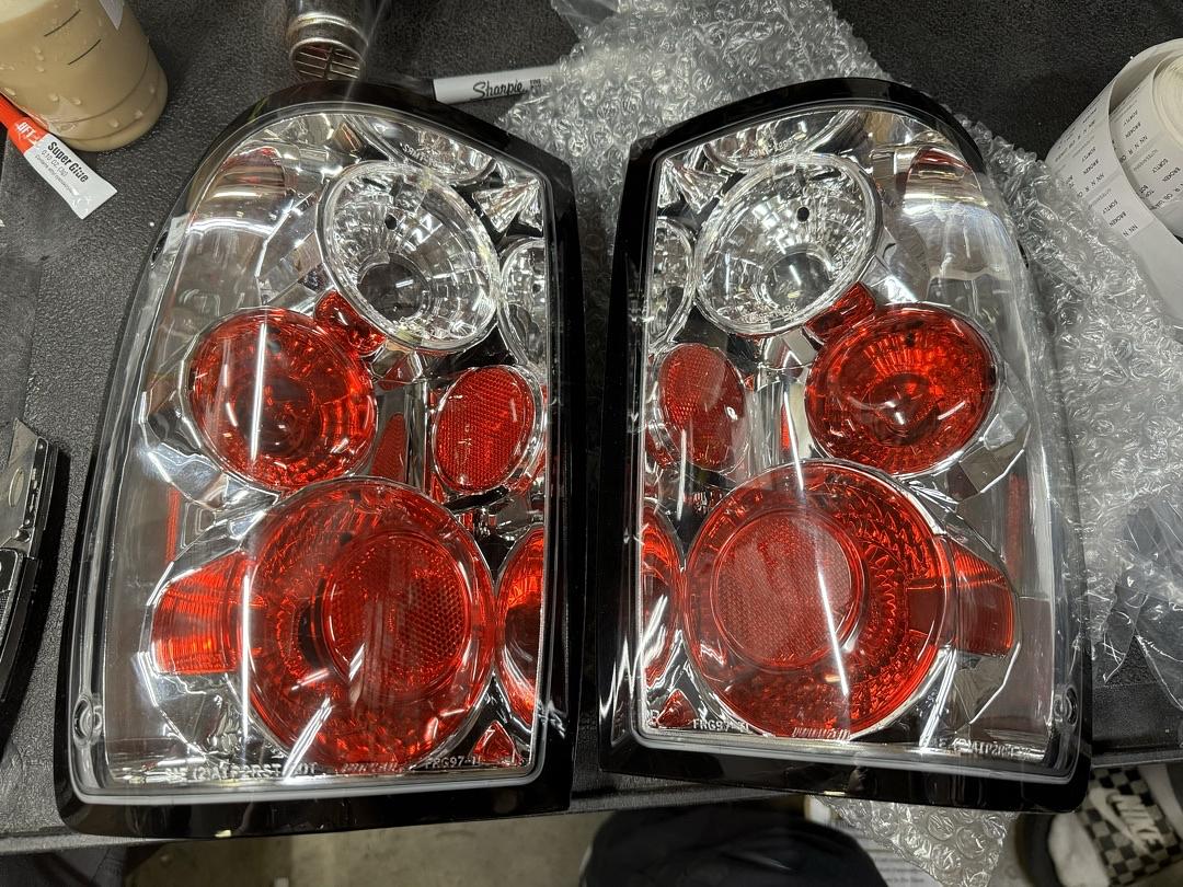 (AS IS) TLZ-EXPL-0204-CH. 2001-2005 Ford Ranger, Left + Right Pair Assembly