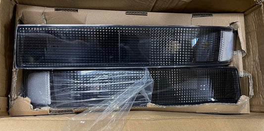 For 1988-2000 Chevy GMC C2500 Turn Signal/Parking Light Assembly Driver and Passenger Side Pair | GM2520104 GM2521104 Vehicle Trim: w/Sealed Beam Headlamp