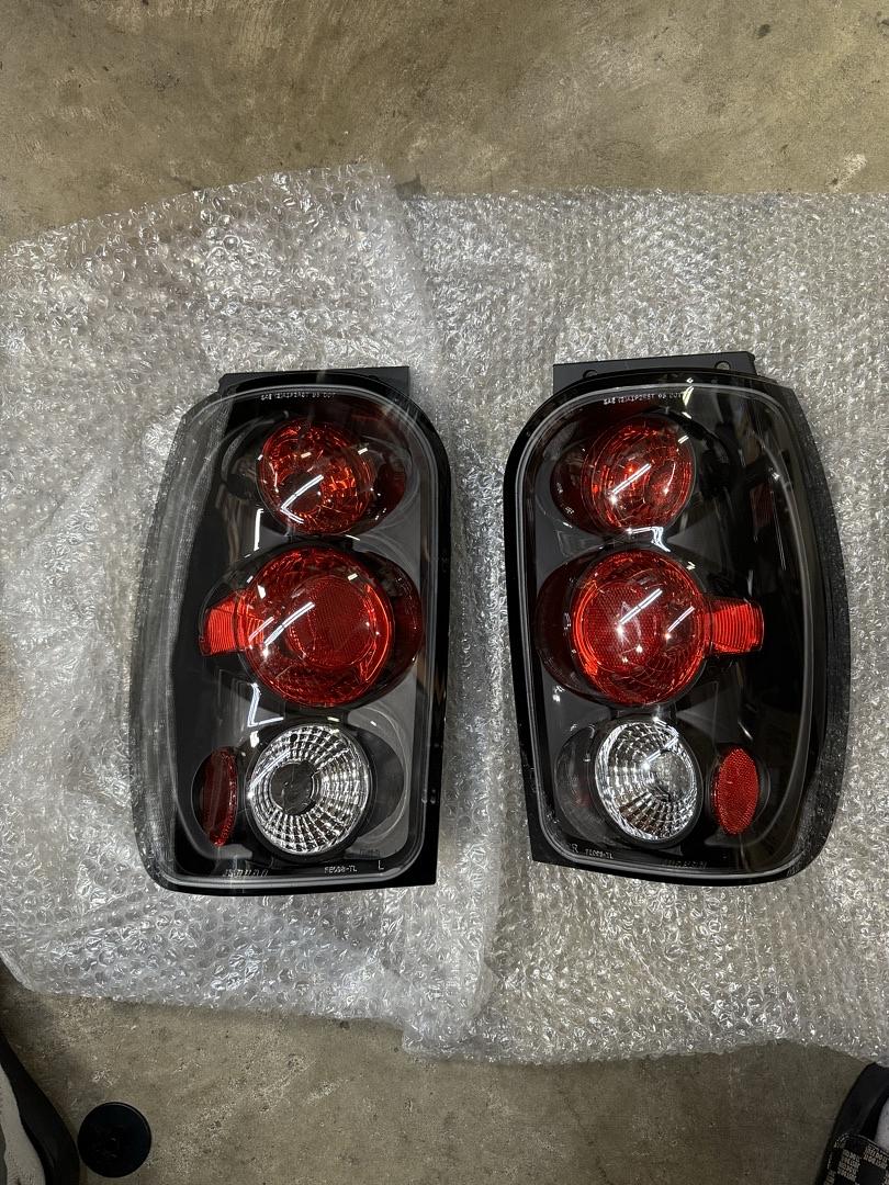 ACANII - 1995 to 1997 Ford Explorer Tail Lights