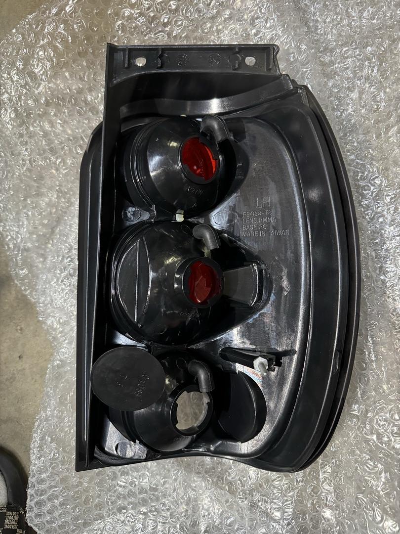 ACANII - 1995 to 1997 Ford Explorer Tail Lights