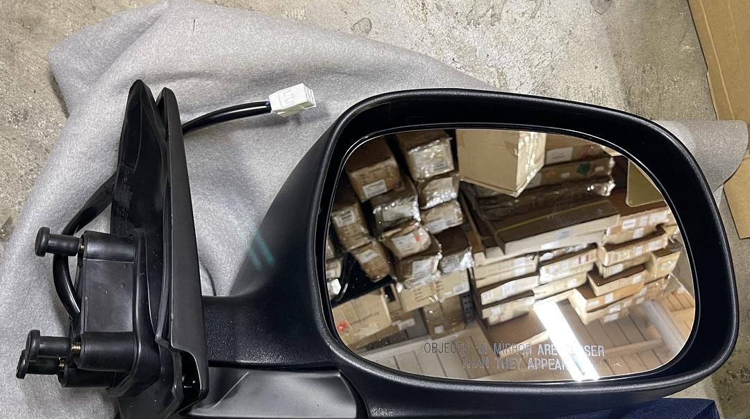 2003 to 2004 Toyota Tundra Right Side Mirror chrome cromados