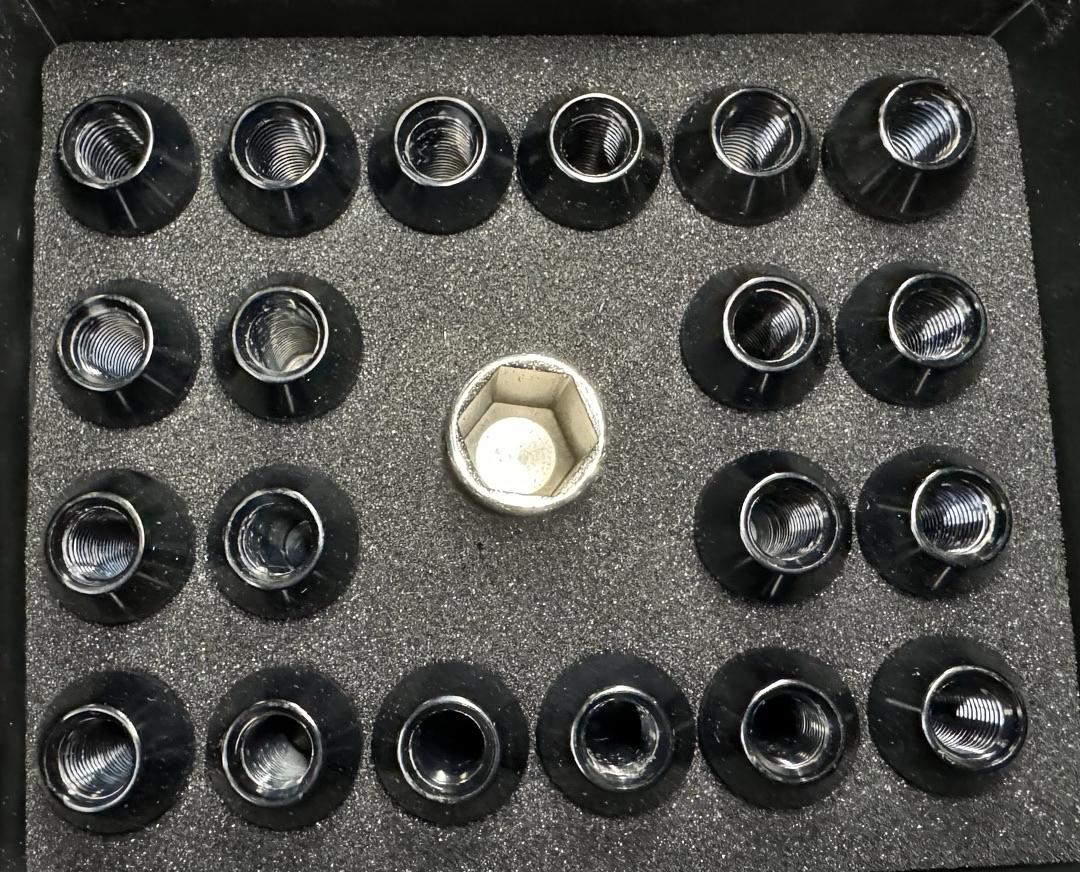 J2 Engineering LN-T7-005-15-BK 7075 Aluminum Black M12x1.5 20Pcs L: 50mm Close-End Lug Nuts w/Adapter