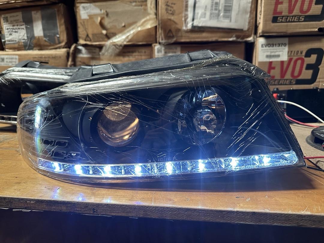 99-01 A4 & Quattro Models Black Housing Headlights W/ Amber LED Turn Signal